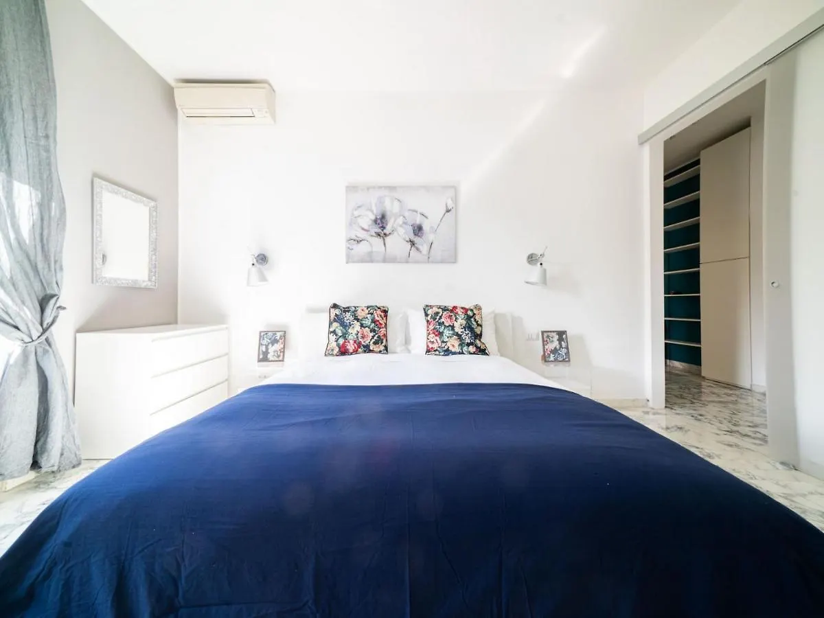 Cozy One-Bedroom Apartment With 2 Balconies In Sempione District ミラノ